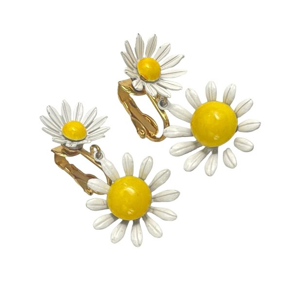 Vintage Daisy Flower Clip-On Earrings White & Yellow Retro Style For Women - Picture 1 of 8
